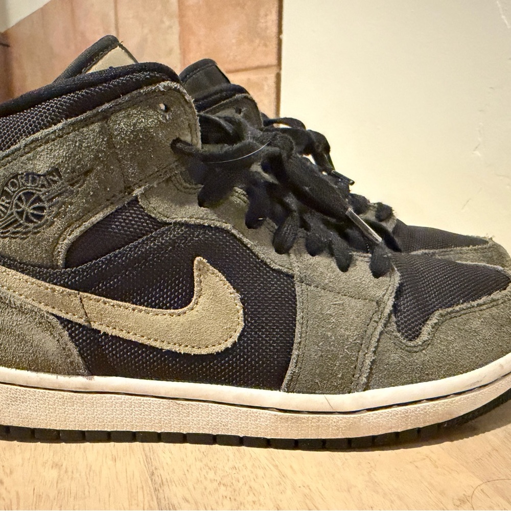 Nike Air Jordan 1 Mid Military Olive Sneakers